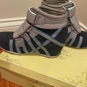 Dress causal but look dresses size 8 slightly worn